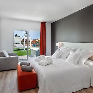 Zimmer mit Kingsize-Bett